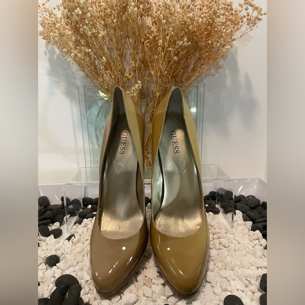 Guess Tan Pumps
